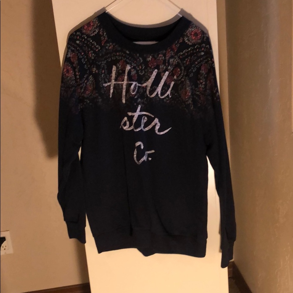 hollister crewneck